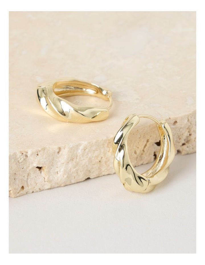 Twist Earring in Gold