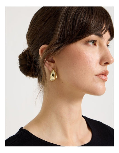 Drop Earrings in Gold