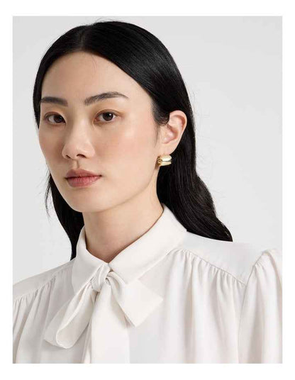 Curved Stud Earrings in Gold