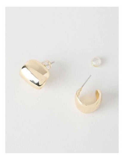 Curved Stud Earrings in Gold