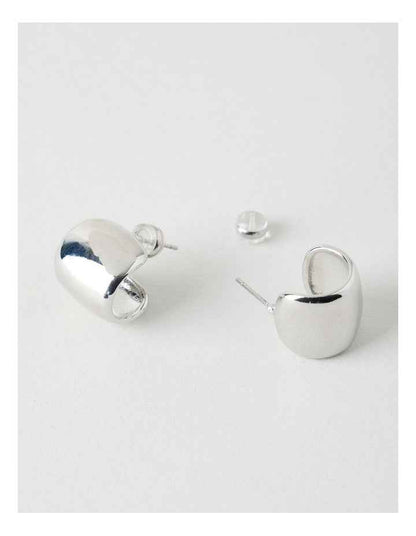 Curved Stud Earrings in Silver