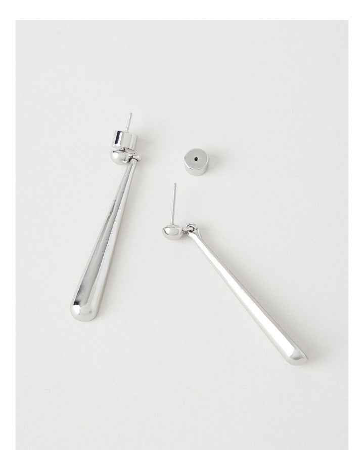 Metal Teardrop Earrings in Silver