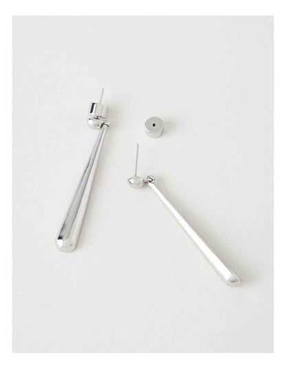 Metal Teardrop Earrings in Silver