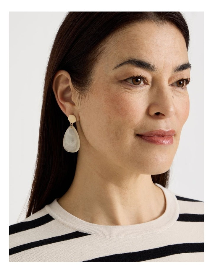 Smooth Resin Drop Earrings in Gold