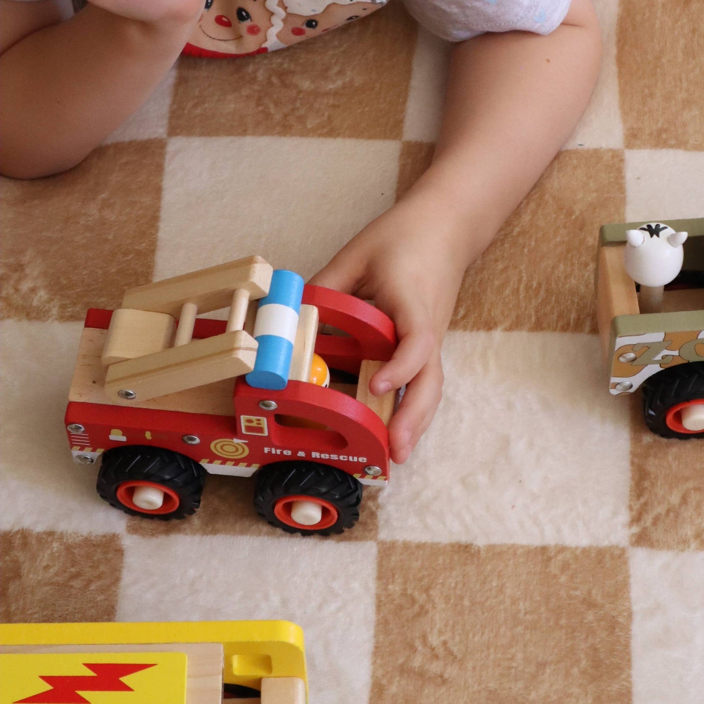 ToysLink Wooden Fire Engine Truck Toy Car Baby Toddler Toys Gifting Idea for 18m+