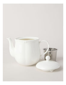 Bella Scalloped Teapot in White