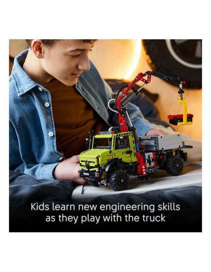 Technic Mercedes-Benz Unimog U 5023 with Crane Model Building 42242