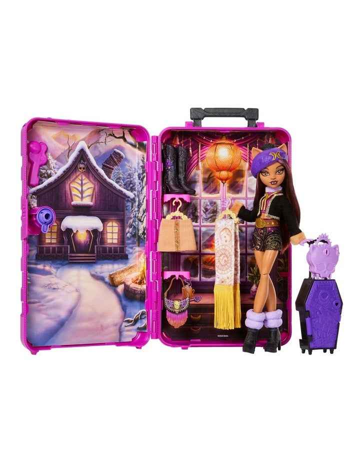 Monster High Skulltimate Secrets Cabin Slay-cation Playset, Clawdeen Wolf Doll and Accessories