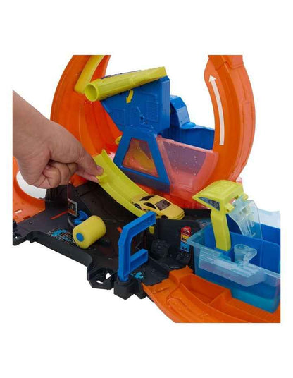 Hot Wheels City Mega Loop Car Wash Playset & 1 Hot Wheels Color Shifters in 1:64 Scale