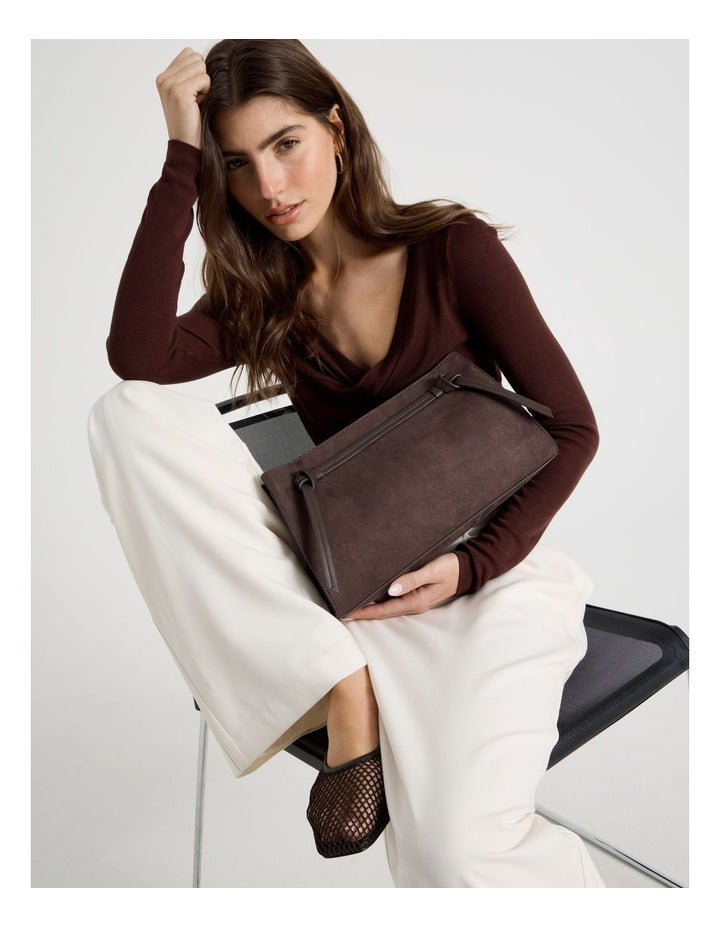 Bobby Clutch Bag in Cocoa