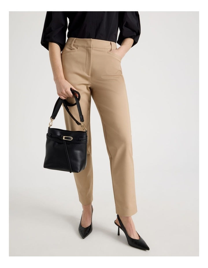 Kylie Crossbody Bag in Black