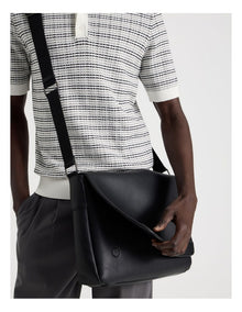 MESSENGER BAG BLACK