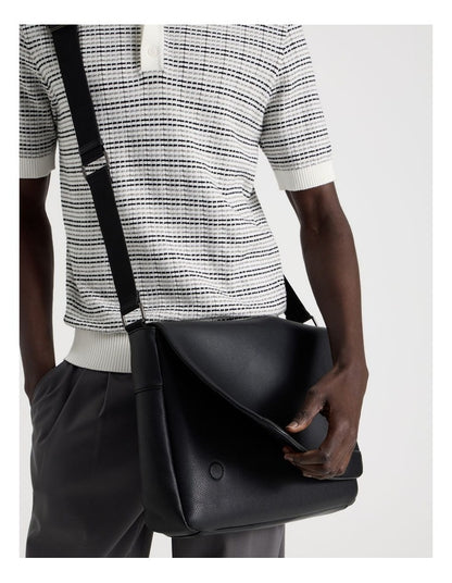 MESSENGER BAG BLACK
