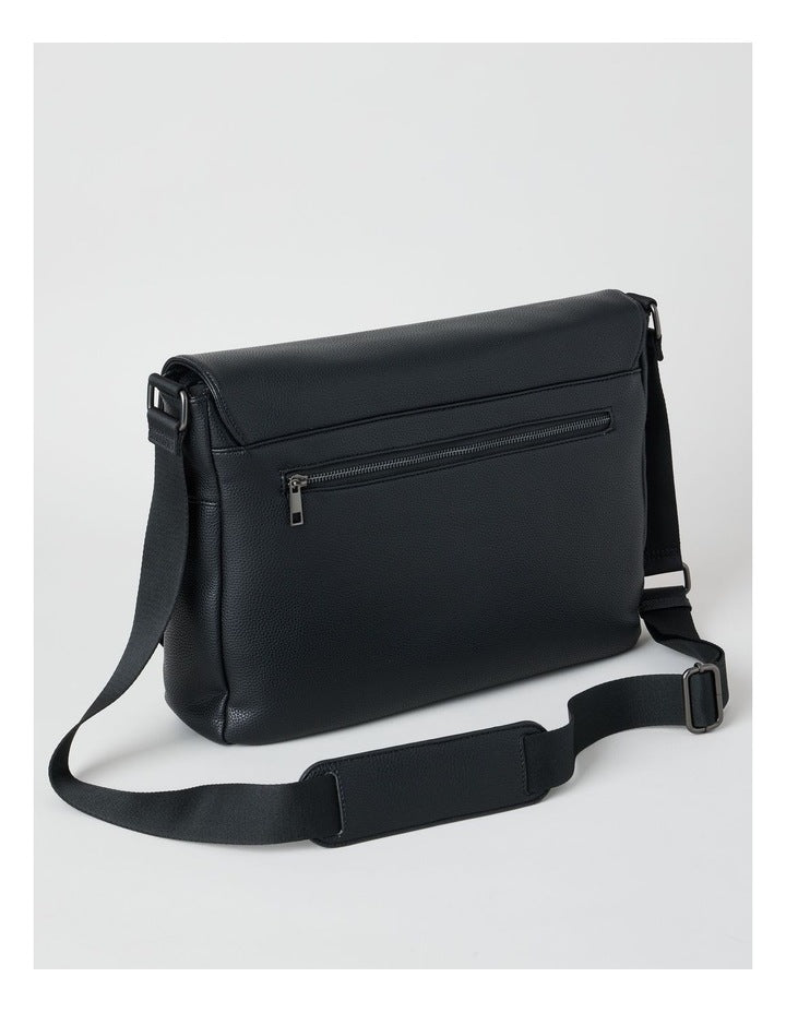 MESSENGER BAG BLACK