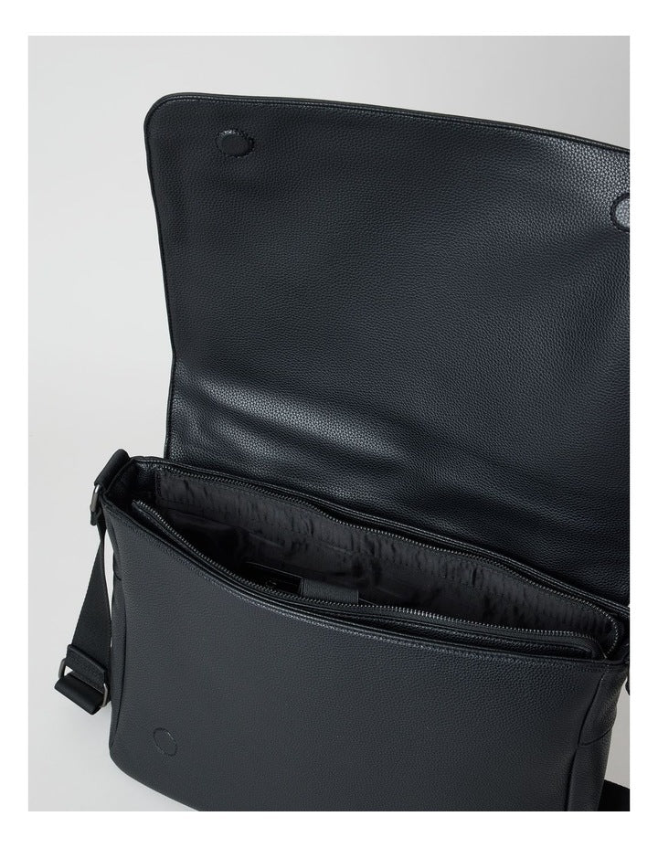 MESSENGER BAG BLACK