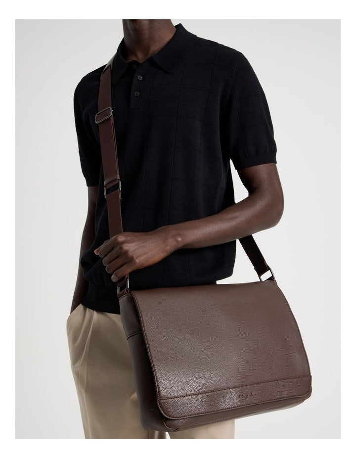 MESSENGER BAG BROWN