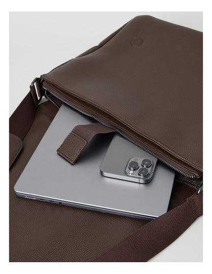 MESSENGER BAG BROWN