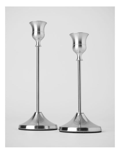 Set of 2 Candleholders in Silver: 19 and 16cm