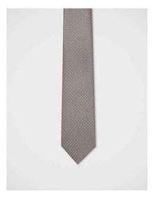 Geometric Tie in Tan