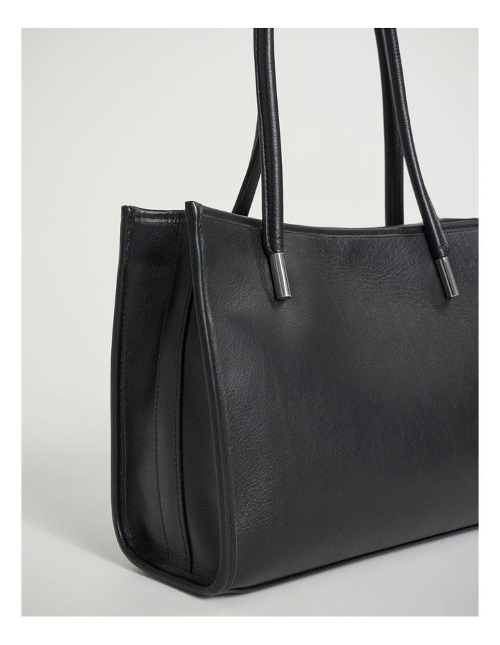 Sally Leather Shoulder Bag in Black