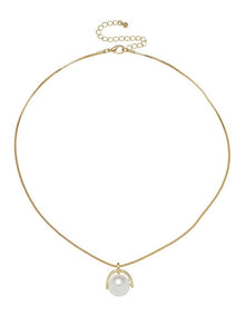 Pearl with Arc Pendant Necklace in Gold