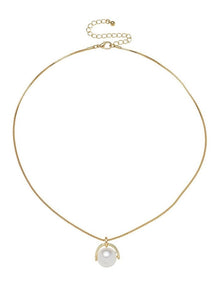 Pearl with Arc Pendant Necklace in Gold