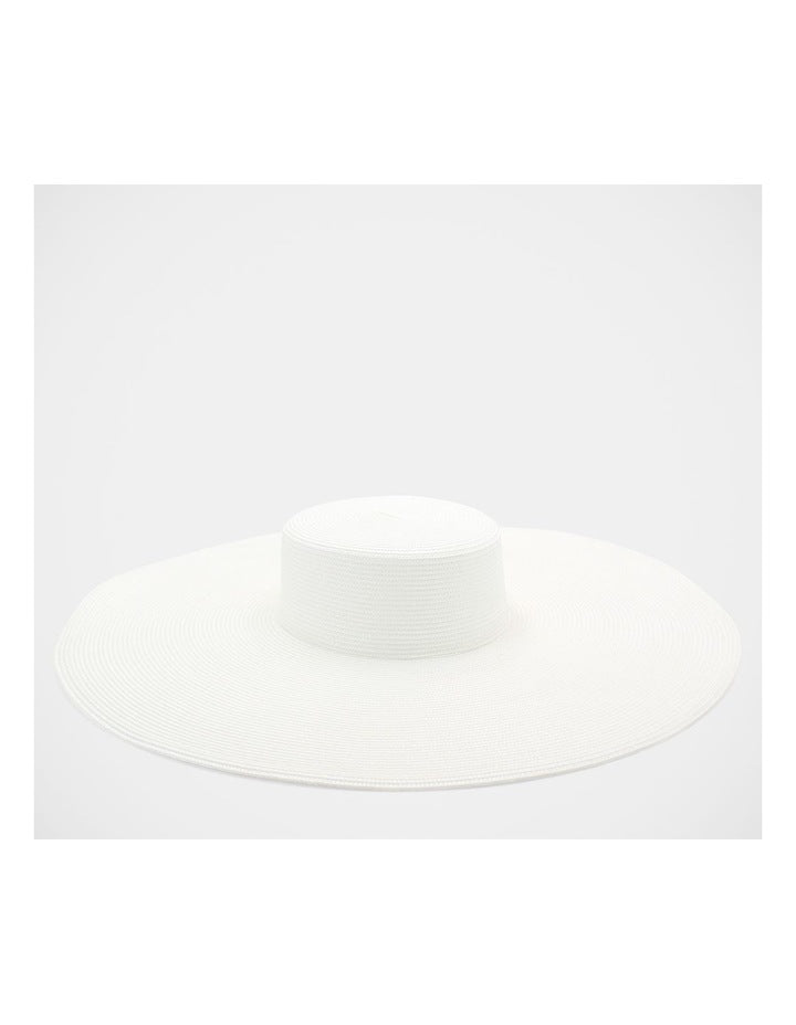 Hm761 Savannah Racewear Hat in White