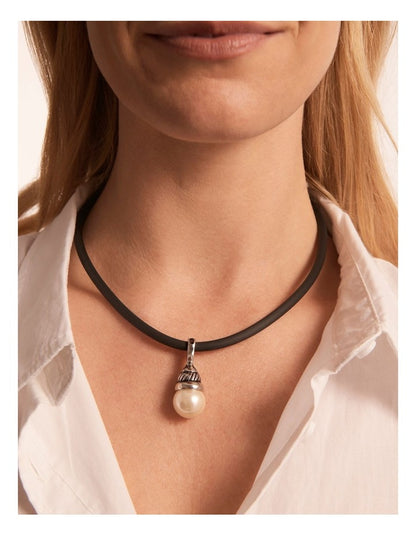 Baroque O Ring Pendant Necklace in Ivory
