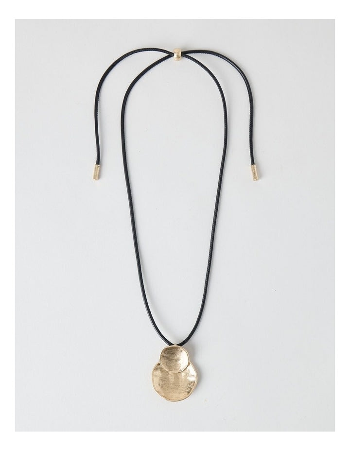 Beaten Circles Pendant Necklace in Gold
