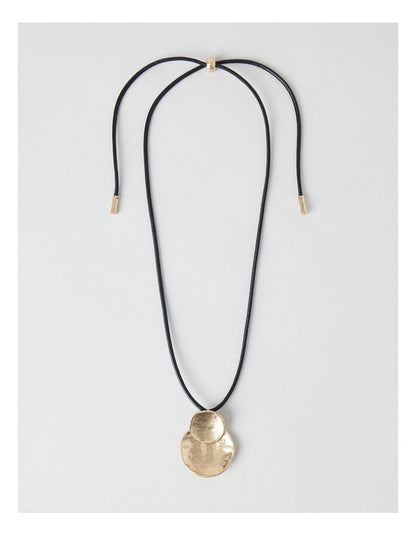 Beaten Circles Pendant Necklace in Gold