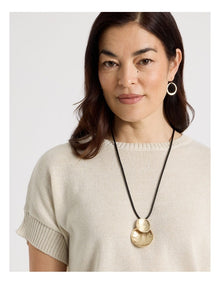 Beaten Circles Pendant Necklace in Gold