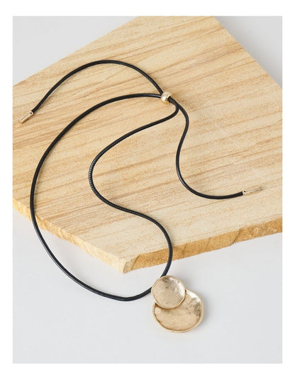 Beaten Circles Pendant Necklace in Gold