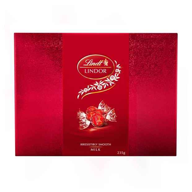 Lindt LINDOR Milk Chocolate Gift Box 235g