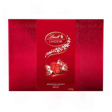 Lindt LINDOR Milk Chocolate Gift Box 235g