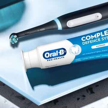 Oral-B Pro Health Complete Defence System Whitening Toothpaste 110g