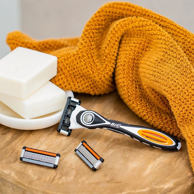 BIC Flex 5 Hybrid Men's 5-Blade Disposable Razor Shaving Kit