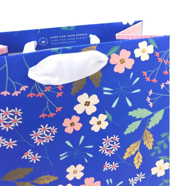 Hallmark Fem Florals Gift Bag - Medium