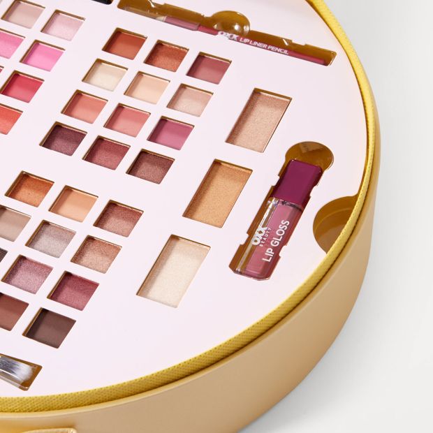 OXX Beauty 59 Piece Glamour Vault Cosmetic Gift Set