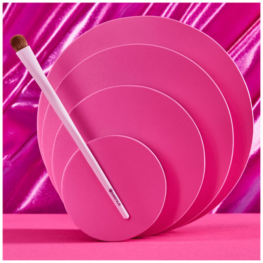 Essence Eyeshadow Brush Throwing a Little Shade 1 Each