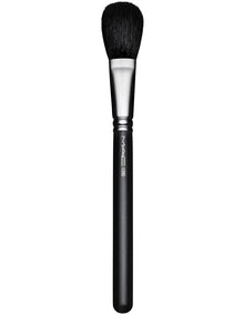 Powder Blush Brush in Black