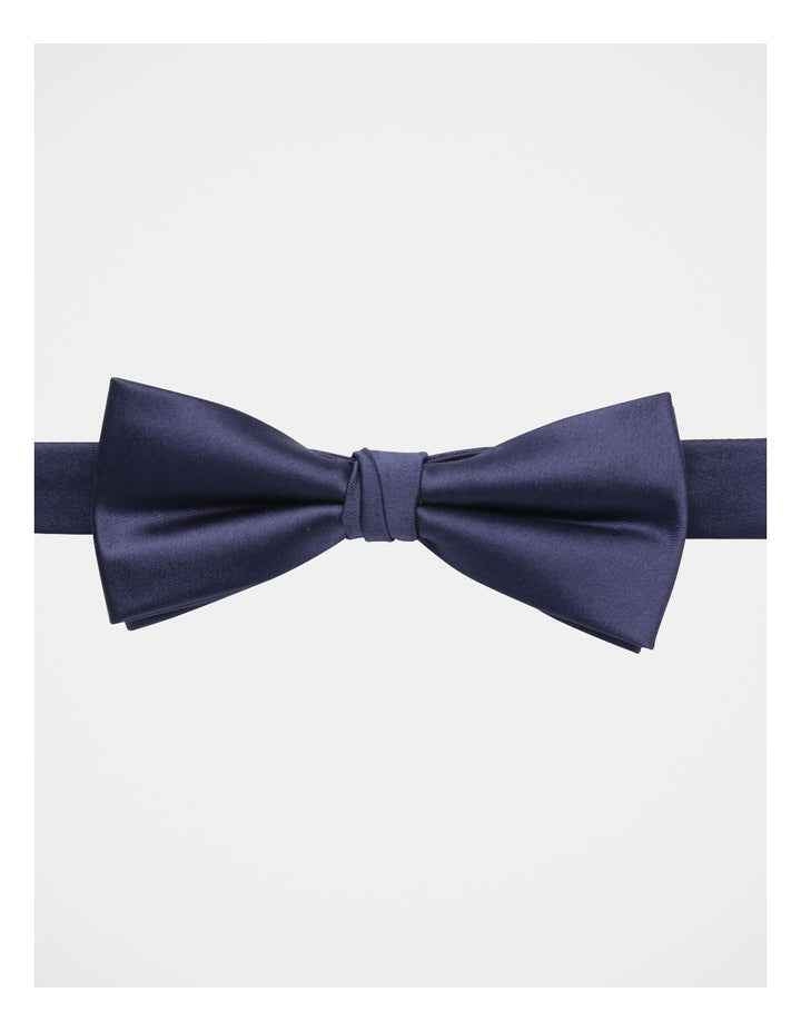 Solid Bow Tie in Navy