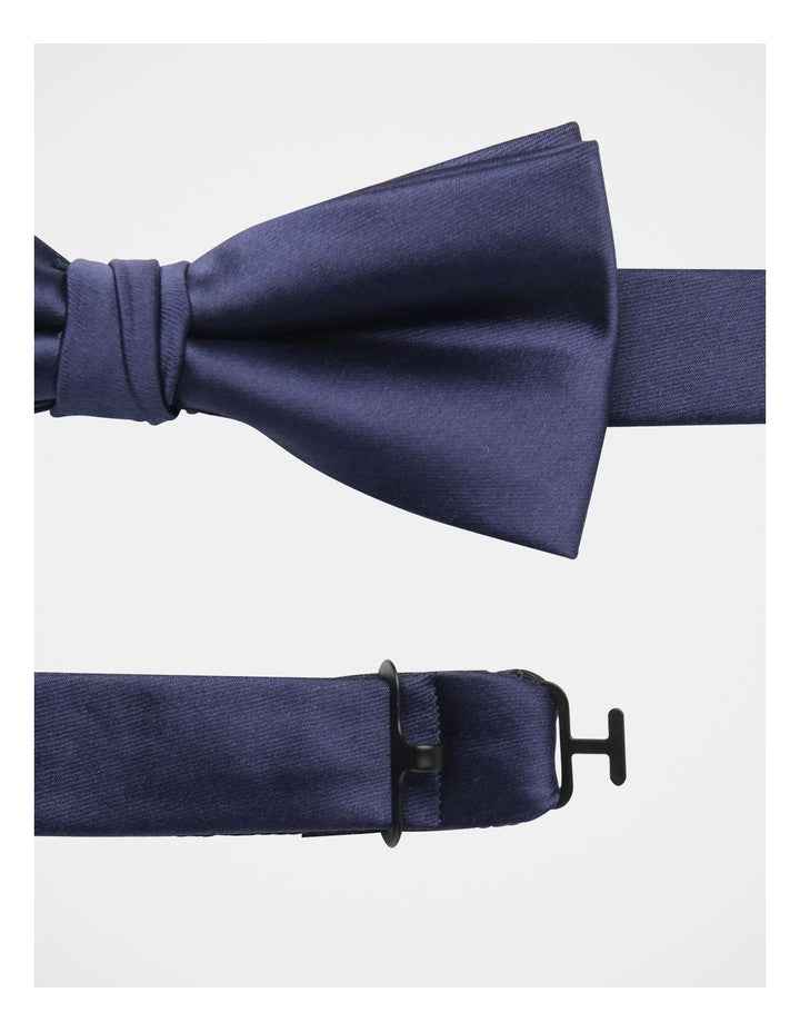 Solid Bow Tie in Navy
