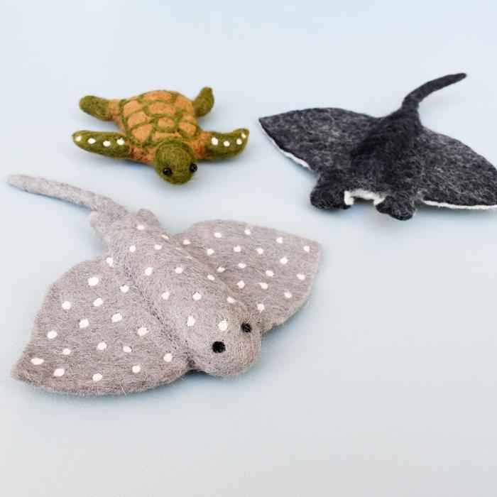 Tara Treasures Felt Sea Reef Creatures Ocean Toys Set of 3 - Manta Ray, Spotted Eagle Ray and Green Sea Turtle Pretend & Imaginative Play Ocean Toys Felt Animals 3yrs+