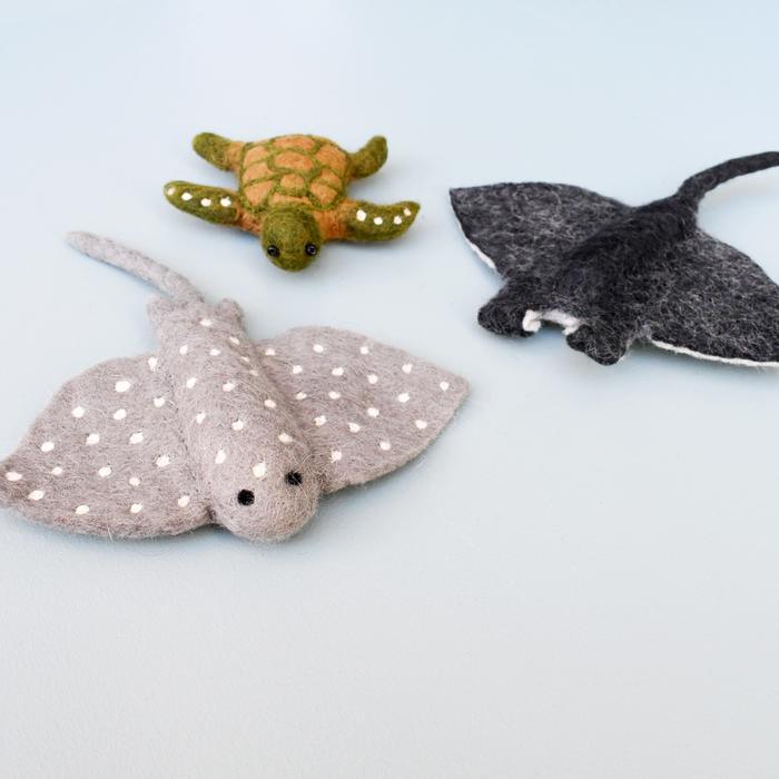 Tara Treasures Felt Sea Reef Creatures Ocean Toys Set of 3 - Manta Ray, Spotted Eagle Ray and Green Sea Turtle Pretend & Imaginative Play Ocean Toys Felt Animals 3yrs+