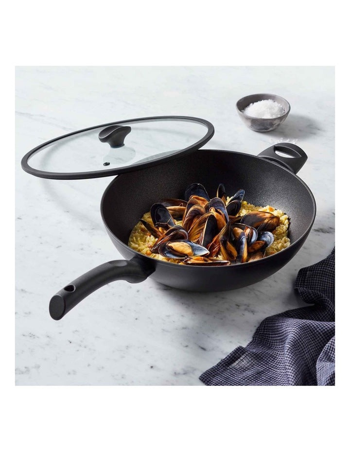 Per Salute Nonstick Induction Covered Stir-Fry 32cm in Black