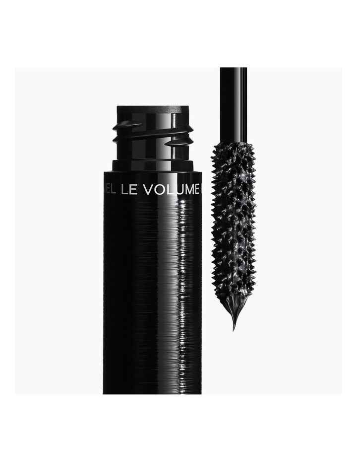 LE VOLUME R&#201;VOLUTION DE CHANEL Extreme Volume Mascara. 3D-Printed Brush