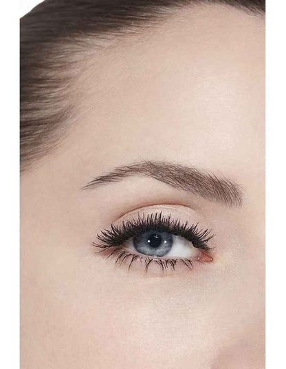 LE VOLUME R&#201;VOLUTION DE CHANEL Extreme Volume Mascara. 3D-Printed Brush