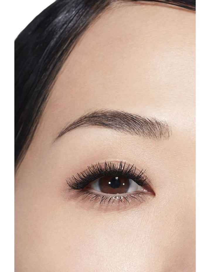 LE VOLUME R&#201;VOLUTION DE CHANEL Extreme Volume Mascara. 3D-Printed Brush