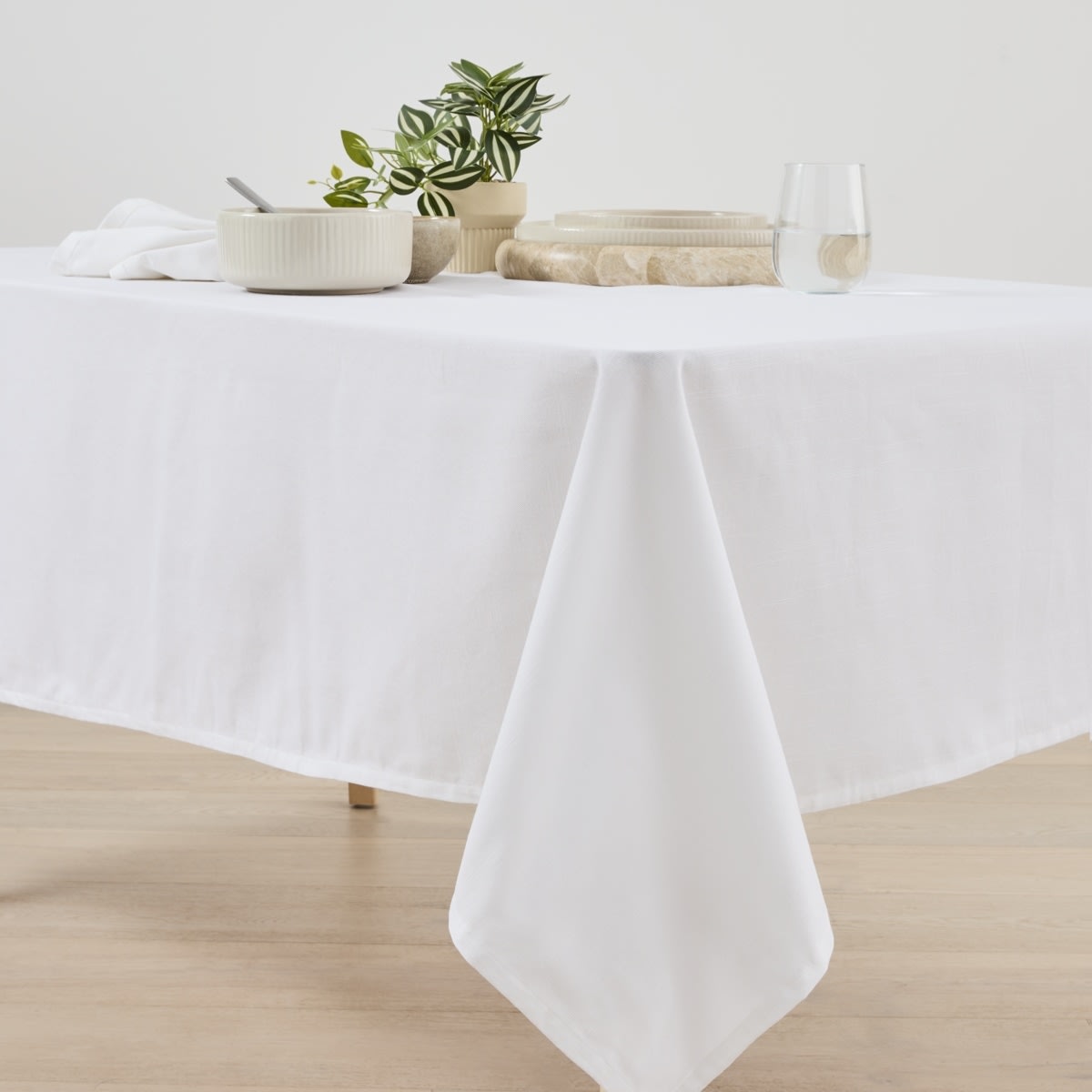 White Extra Large Linen Look Table Cloth