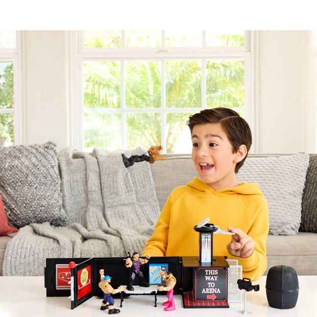 Mattel WWE Knuckle Crunchers Final Boss Microphone Playset